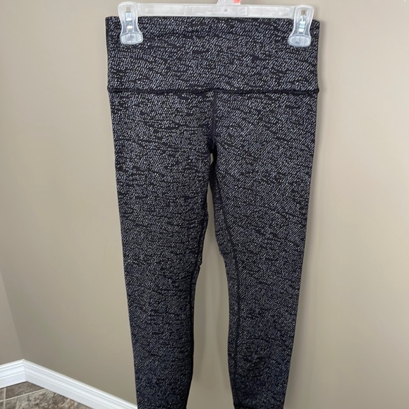 Lululemon Wunder Under Luon Pants - Sz 6 - Picture 1 of 4
